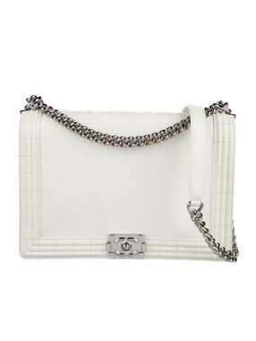 CHANEL White Leather Shoulder Bag with Silver Chain